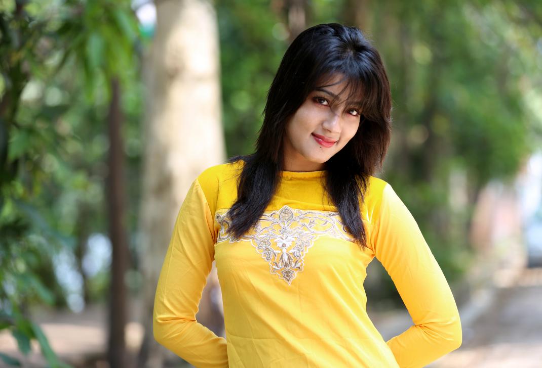 Top 10 Most Popular Hottest Bangladeshi Women